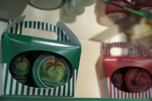 Treat Boxes με προϊόντα των σειρών Glazed Apple & Frosted Cranberry