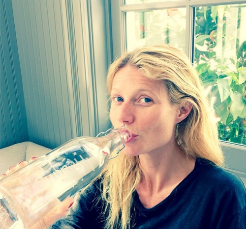 Η Gwyneth Paltrow ποζάρει χωρίς μακιγιάζ προωθώντας την Παγκόσμια Ημέρα Νερού