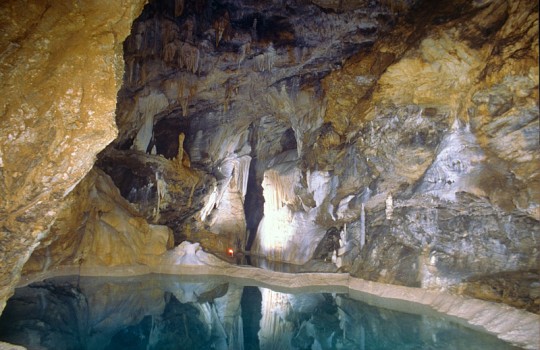 Σπήλαιο των Λιμνών