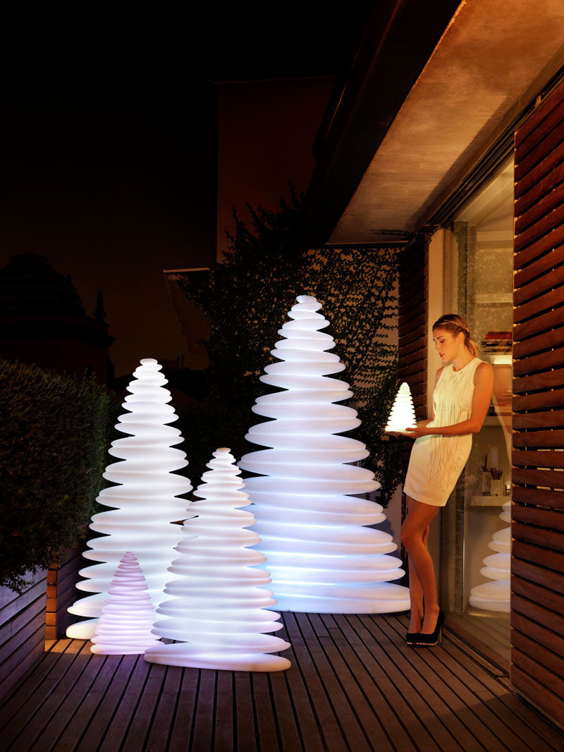pre-lit-white-christmas-tree-171116-426-10-800x1066